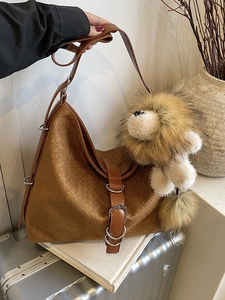 Sac fourre-tout marron tressé rétro avec bandoulière et charmant pendentif lion