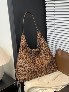 Retro leopard print hobo tote bag for women with large capacity and shoulder strap