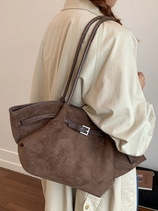 Deep brown large tote bag in brushed suede texture for women's autumn commute fashion