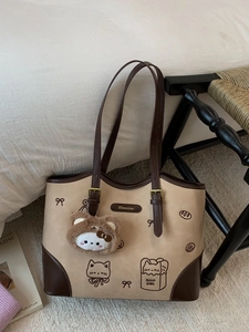 Elegante borsa tote beige e marrone con stampe di gatti carini e ciondolo a forma di orso