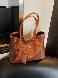 Sac cabas marron tissé avec pochette zippée assortie et grande capacité de rangement