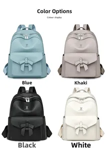 Quattro grandi zaini in PU blu, kaki, nero e bianco con dettaglio fiocco e logo coniglio