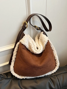 Borsa tote vintage in pelle scamosciata con bordo in shearling e tracolla regolabile