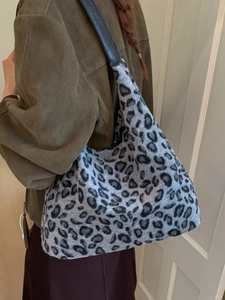 Sac Fourre-tout en Peluche à Imprimé Léopard de Grande Capacité pour Femmes Sac à Bandoulière en Fausse Fourrure Sac de Banlieue Automne Hiver