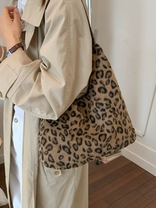 Grand sac à épaule en peluche léopard avec fausse fourrure pour la mode automne-hiver