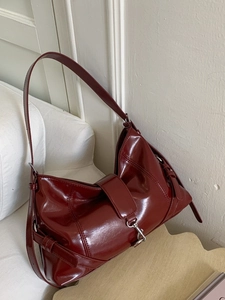 Deep red glazed leather dumpling shoulder bag with adjustable strap in vintage style