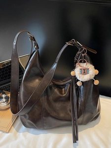 Retro Hobo-Tasche in Braun mit großem Fassungsvermögen und verstellbarem Schultergurt