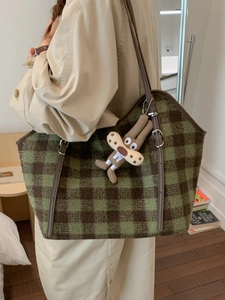 Retro large capacity plaid tote bag with green contrast patterns and leather straps