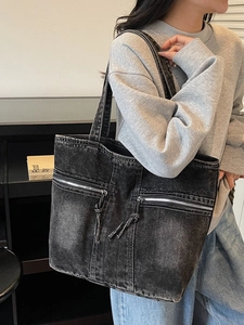 Sac cabas en jean noir délavé rétro avec poches zippées et large bandoulière d'épaule