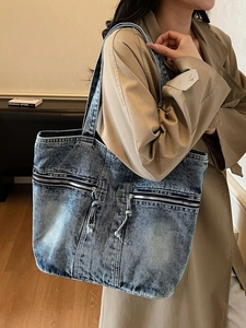 Grand sac cabas rétro en denim délavé avec poches zippées et pompons pour le quotidien
