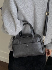 Sac bowling rétro gris charbon avec deux poignées et bandoulière réglable pour femme