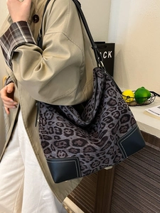 Fashionable leopard print oversized hobo tote bag with leather strap and white stitching