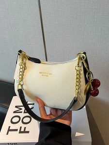 Sac Bandoulière Femme en PU Motif Litchi Sac à Épaule Hobo Tendance Avec Pendentif Cerise Couleur Contrastée Sac à Main Style Urbain