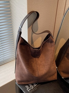 Vintage brown large capacity hobo bag in suede texture with adjustable shoulder strap