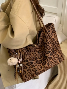 Retro leopard print tote bag with plush charm and tassel for women in autumn fashion