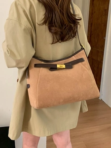 Borsa tote in camoscio marrone con finiture in pelle e chiusura dorata a scatto
