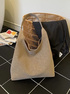 Retro oversized tote bag in beige leather with natural wrinkled texture for women