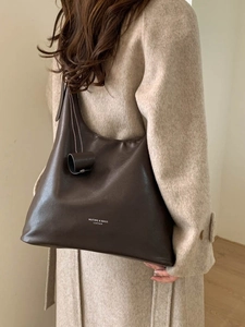Retro dunkelbraune große Leder-Tragetasche mit Muting & Bags Aufdruck für den Pendelverkehr