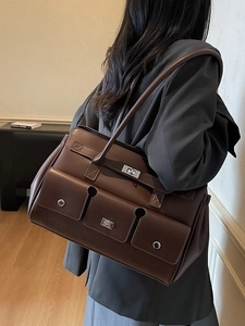 Retro dark brown matte leather shoulder bag with large capacity and metallic clasp detail