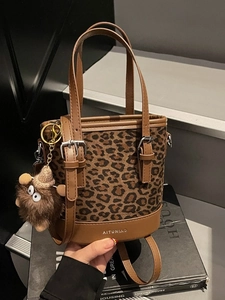 Sac Seau Vintage Pour Femmes Imprimé Léopard Épissage Cuir Synthétique Sac Bandoulière Avec Pendentif Peluche