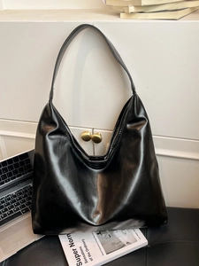 Grand sac cabas minimaliste en cuir noir brillant pour le bureau et le travail