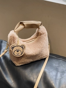 Sac à main tendance en peluche camel clair avec volants et un charmant petit ours attaché