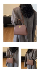 Détails du sac cabas en cuir marron avec son fermoir rotatif métallique doré de style rétro
