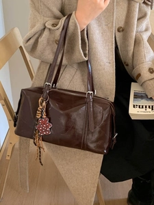 Retro dark brown oil wax leather Boston bag with double straps and bear charm