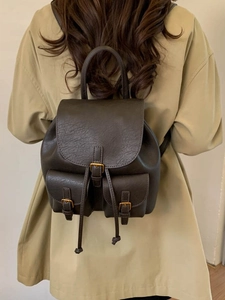 Vintage Damenrucksack in Dunkelbraun mit Klappverschluss und Retro-Messingschnallen-Design