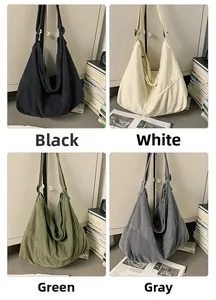 Détail du sac hobo en toile montrant quatre options: noir, blanc, vert et gris