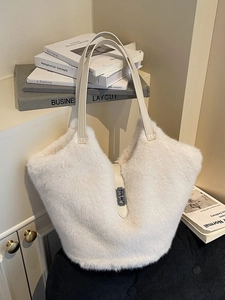 Women's Faux Fur Tote Bag Large Capacity Plush Shoulder Bag Autumn Winter Fashion Streetwear Handbag With Metal Lock