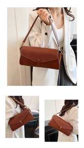 Détails du sac baguette en cuir marron à motif litchi avec boucle en métal doré chic