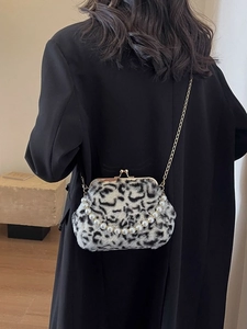 Leopardenmuster-Tasche aus Kunstpelz mit Perlen Griff und goldener Kette