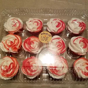 Brown kraft paper Handmade with Love sticker on clear plastic cupcake packaging box