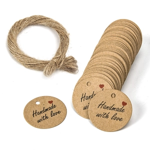Ετικέτες δώρου από χαρτί kraft με εκτύπωση Handmade with Love και φυσικό σπάγκο γιούτας