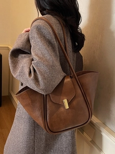 Retro dark brown leather shell tote bag with gold metal clasp and large capacity