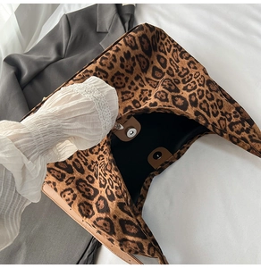 Macro shot showing magnetic snap closure and black lining of leopard print tote bag