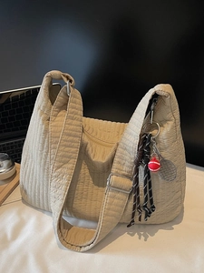 Quilted beige tote bag with tennis racket keychain, large capacity shoulder bag for daily use