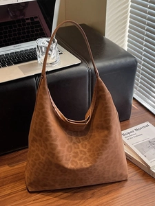 Retro leopard print suede tote bag with large capacity hobo style for autumn fashion