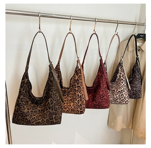 Detailed display of five leopard print canvas hobo tote bags in various colors