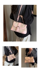 Dettagli della borsa in pelle rosa e tela beige con fibbia rotonda metallica