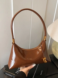 Sac Sous le Bras en Cuir PU Brillant pour Femmes Grande Capacité Demi-lune Sac Bandoulière Décontracté Avec Pendentif Mode