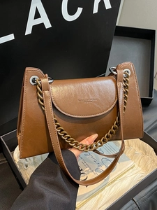 Brown retro chain shoulder bag in a premium gift box with white silk lining