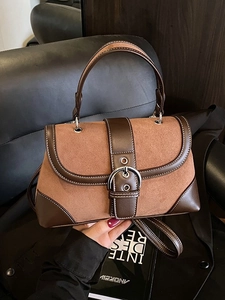 Borsa a mano vintage in pelle scamosciata marrone con grande fibbia in metallo argento