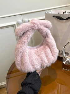 Sac à main chic en peluche rose avec poignée nouée pour la mode automne hiver 2025