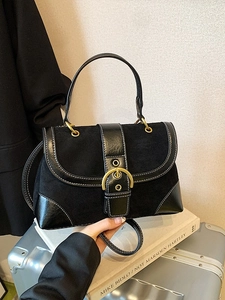 Borsa a sella nera retrò con cuciture bianche a contrasto e fibbia dorata elegante