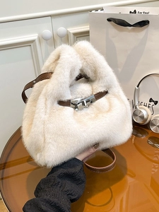 Mode Femmes Peluche Fausse Fourrure Sac Seau Serrure en Métal Bandoulière Réglable Hiver Elégant Sac à Main