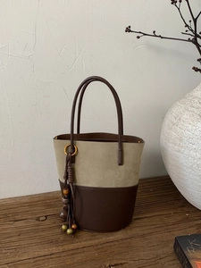 Retro large capacity bucket bag in brown leather and suede patchwork for commuting