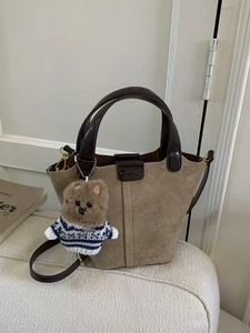 Vintage Minimalistische PU Beuteltasche Für Damen Kontrastfarbene Nähte Schulter Umhängetasche Mit Plüsch Hund Anhänger