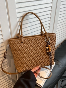 Women Woven PU Leather Bucket Bag Minimalist Stereoscopic Diamond Lattice Tote Handbag With Beaded Tassel For Daily Commuting